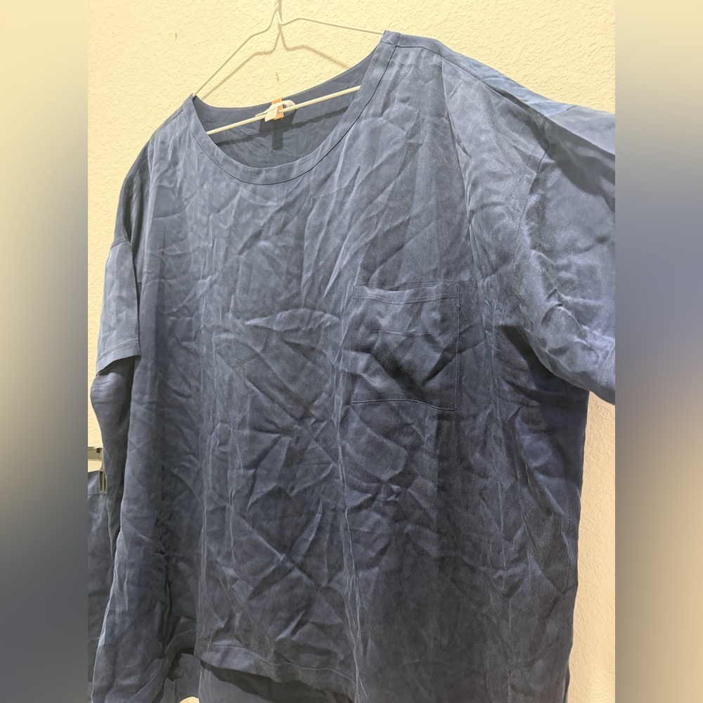Lunya Nordstrom navy blue silk short sleeve t shirt top and shorts pajama set - Picture 5 of 11